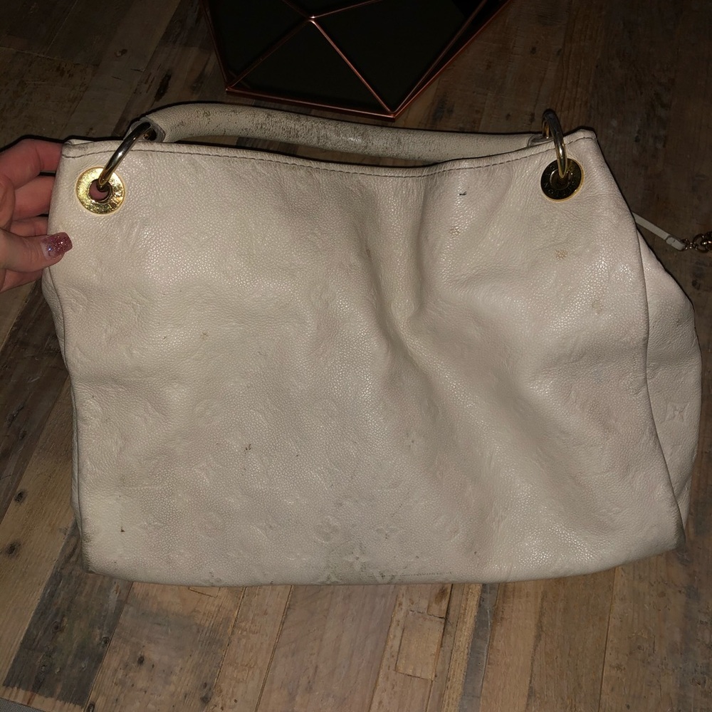 Louis Vuitton Artsy purse